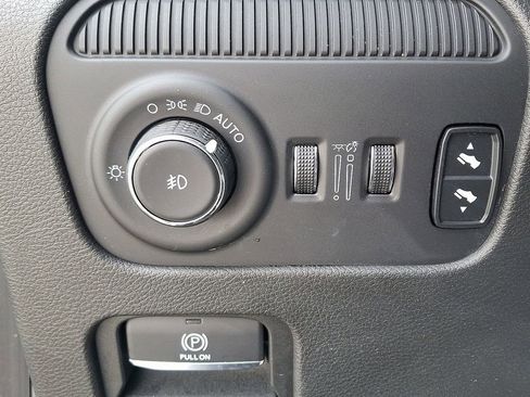 Used 2024 Jeep Wagoneer 4WD w/ Premium Group I image 26