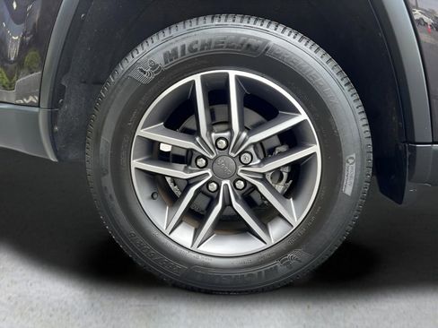 Used 2021 Jeep Grand Cherokee Limited image 9