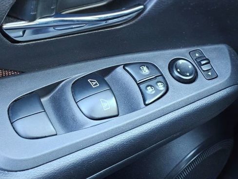 Certified 2024 Nissan Kicks SR image 20