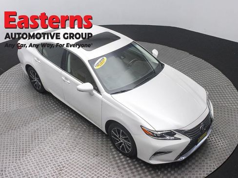 Used 2017 Lexus ES 350 w/ Navigation System Package FWD image 3
