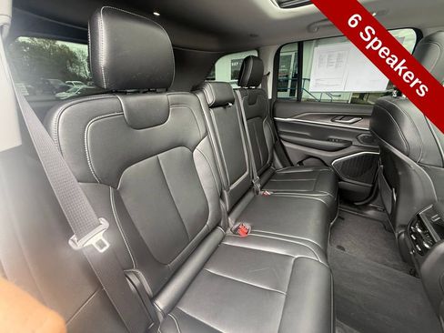 Used 2023 Jeep Grand Cherokee Limited w/ Black Appearance Package AWD/4WD image 41