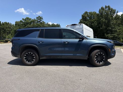 Used 2025 Chevrolet Traverse Z71 w/ Driver Confidence Package AWD/4WD image 13