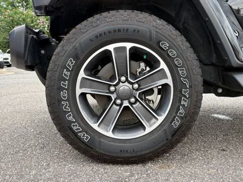 Used 2023 Jeep Wrangler Unlimited Sahara AWD/4WD image 10