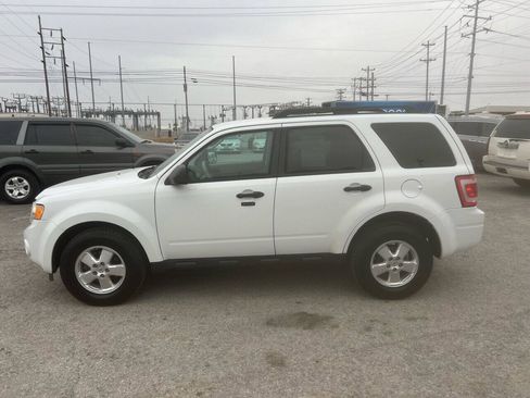 Used 2011 Ford Escape XLT AWD/4WD image 6