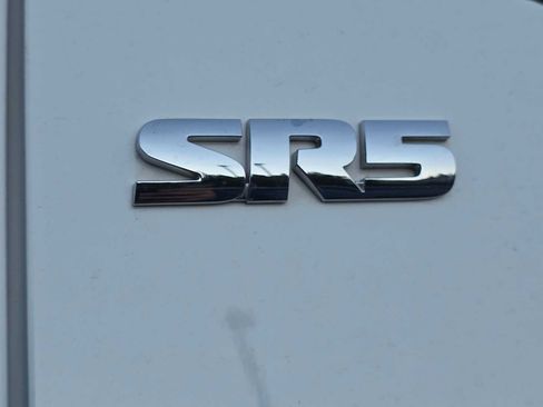 Used 2018 Toyota Tacoma SR5 AWD/4WD image 5