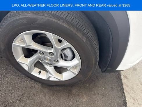 Used 2025 Chevrolet Trax LS w/ LS Convenience Package FWD image 3