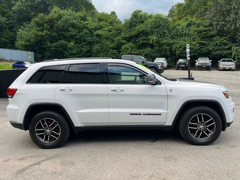 Used 2018 Jeep Grand Cherokee Trailhawk w/ Trailhawk Luxury Group AWD/4WD image 10