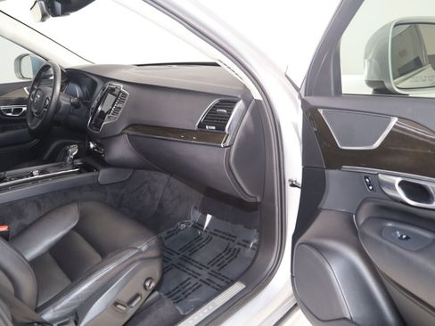 Used 2018 Volvo XC90 T6 Momentum w/ Convenience Package AWD/4WD image 43