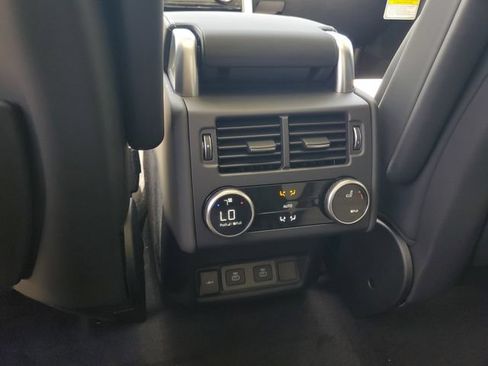 New 2026 Land Rover Discovery Dynamic SE AWD/4WD image 13