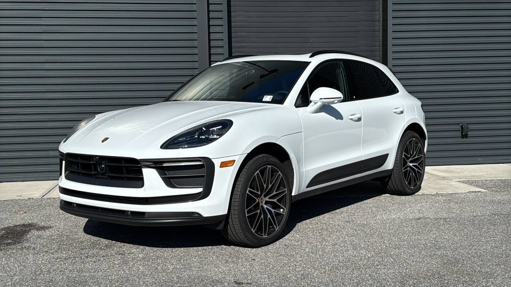 Certified 2026 Porsche Macan AWD/4WD image 1