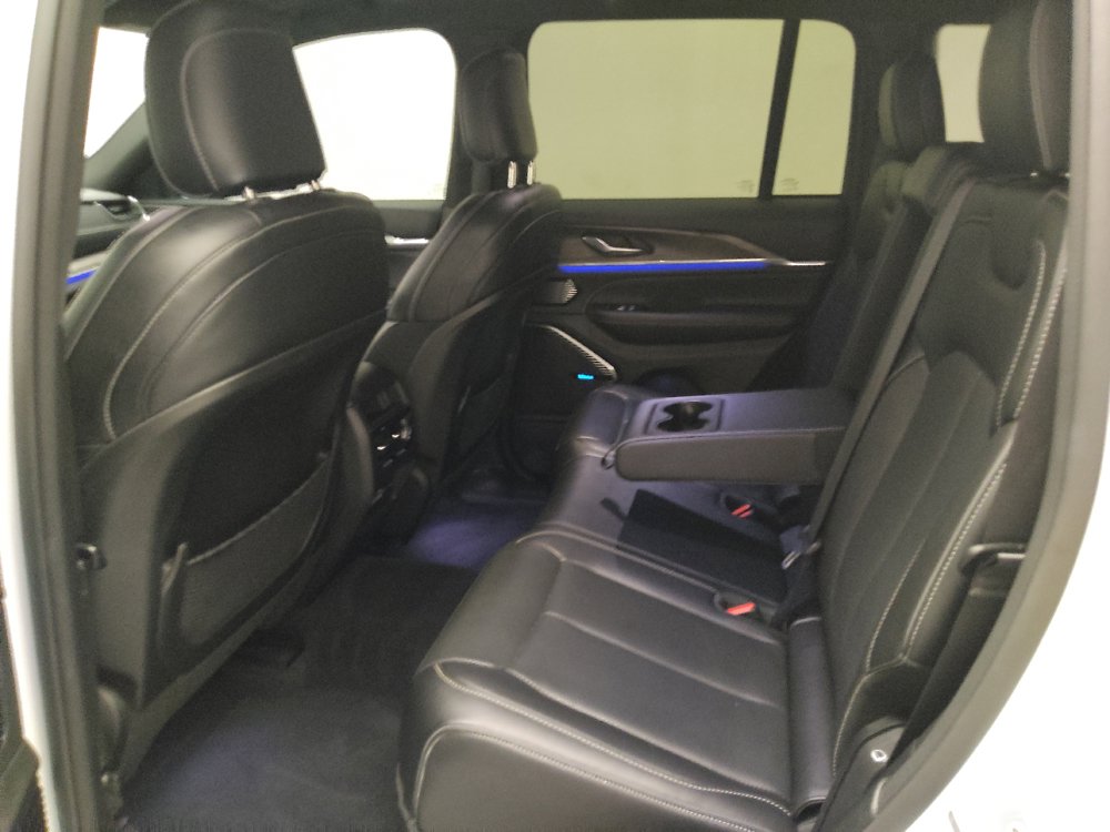 Used 2022 Jeep Grand Cherokee Overland AWD/4WD image 18