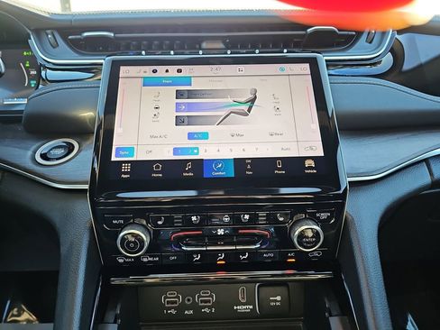 Used 2023 Jeep Grand Cherokee Overland w/ Luxury Tech Group IV image 29