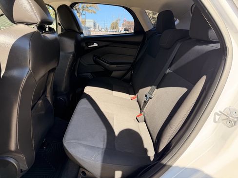 Used 2016 Ford Focus SE w/ SE Sport Package image 12