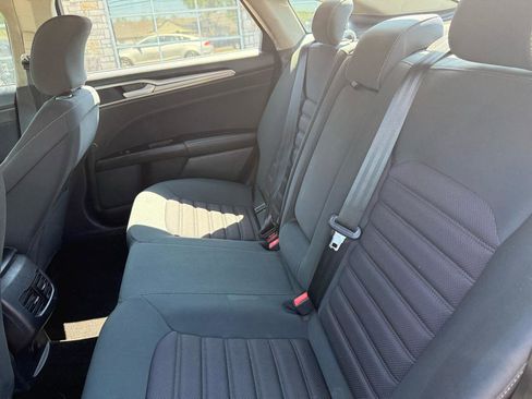 Used 2017 Ford Fusion SE w/ Fusion SE Technology Package FWD image 13