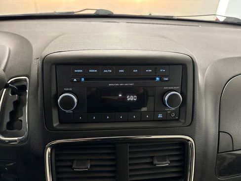 Used 2013 Dodge Grand Caravan SE image 32