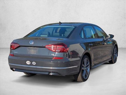 Used 2018 Volkswagen Passat 2.0T R-Line w/ R-Line Lighting Package image 5