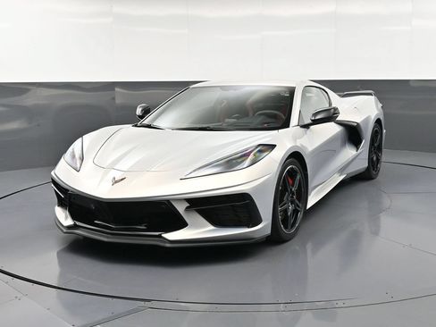 Used 2022 Chevrolet Corvette Stingray Preferred Cpe w/ Z51 Performance Package RWD image 1