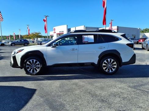 Used 2023 Subaru Outback Touring XT AWD/4WD image 3