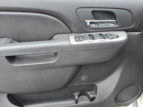 Used 2010 Chevrolet Suburban LS image 20