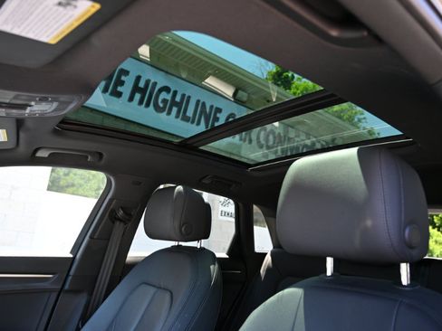 Used 2025 Audi Q3 2.0T Premium AWD/4WD image 2