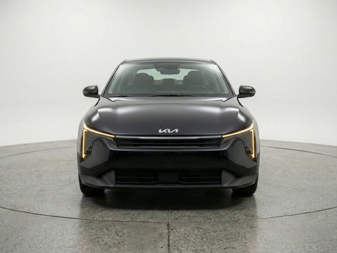 Used 2025 Kia K4 LXS FWD image 2