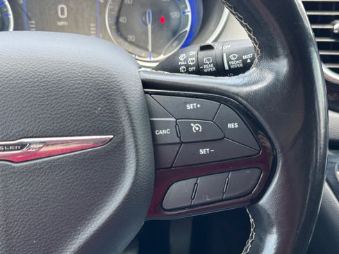 Used 2020 Chrysler Pacifica Touring w/ S Appearance Package FWD image 23