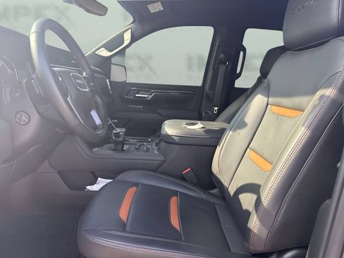 Used 2025 GMC Sierra 1500 AT4 w/ Technology Package AWD/4WD image 12