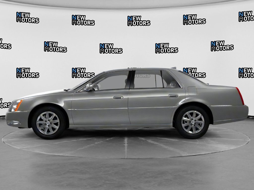 Used 2010 Cadillac DTS Luxury FWD image 3