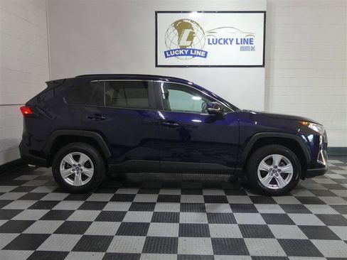 Used 2020 Toyota RAV4 XLE w/ Convenience Package AWD/4WD image 6