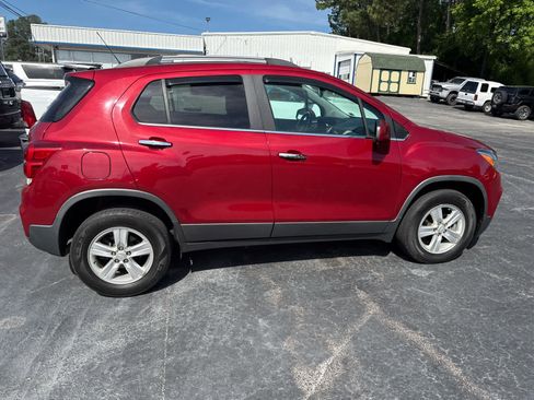 Used 2020 Chevrolet Trax LT w/ Driver Confidence Package AWD/4WD image 15
