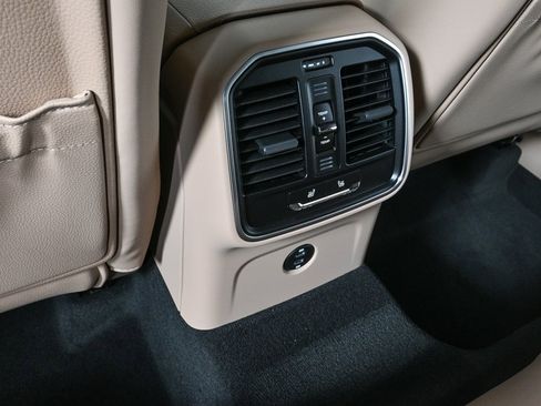 Certified 2025 Porsche Macan image 21