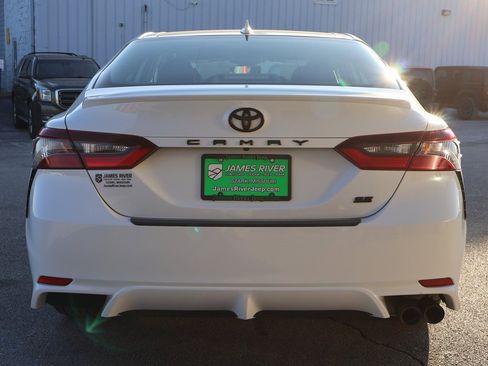 Used 2024 Toyota Camry SE image 4