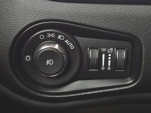 Used 2022 Jeep Renegade Trailhawk w/ Trailer Tow Group image 7