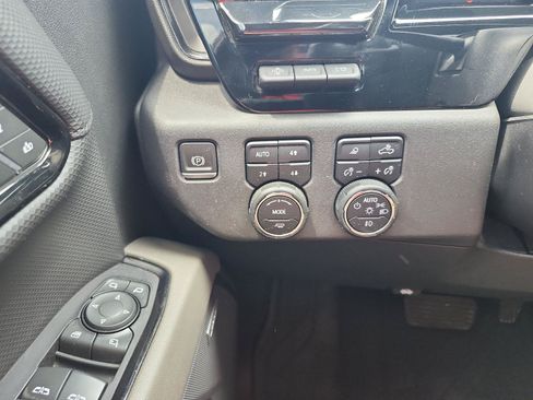 Used 2022 Chevrolet Silverado 1500 ZR2 w/ Technology Package AWD/4WD image 25