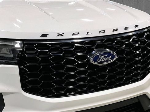Used 2025 Ford Explorer ST-Line w/ ST-Line Street Pack AWD/4WD image 35