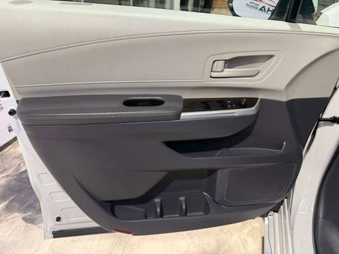 Used 2024 Toyota Sienna LE image 29