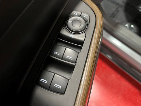 Certified 2023 GMC Acadia SLE w/ Driver Convenience Package image 21