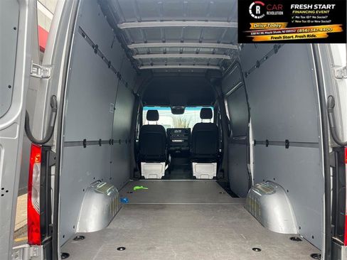 Used 2024 Mercedes-Benz Sprinter 2500 image 9