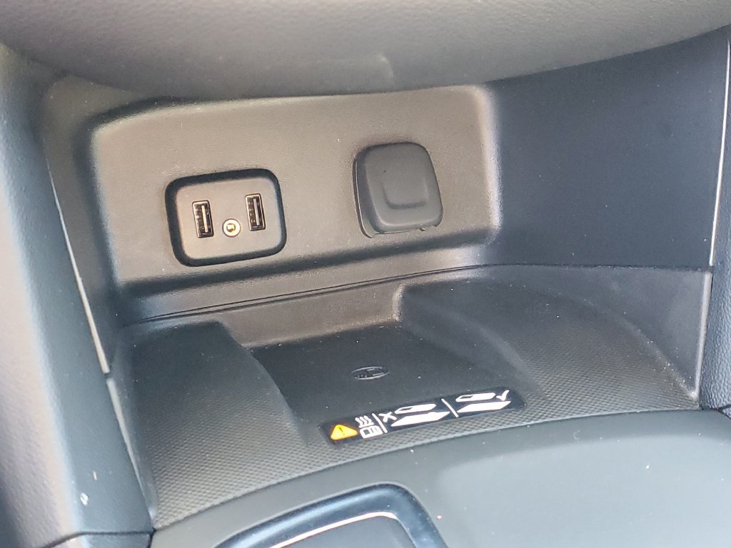 Used 2018 Chevrolet Equinox Premier FWD image 17