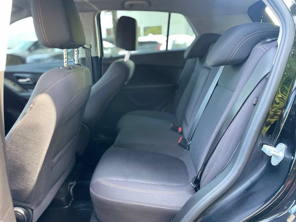 Used 2018 Chevrolet Trax LS AWD/4WD image 17