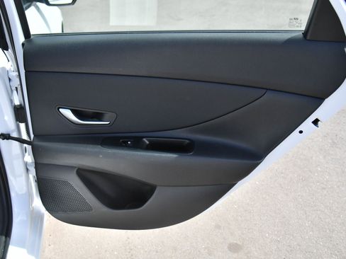 Used 2025 Hyundai Elantra Limited image 44