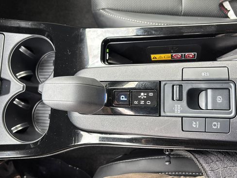 Used 2024 Toyota Prius XLE image 31