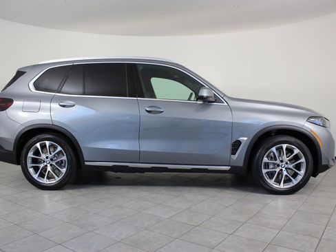 New 2026 BMW X5 xDrive50e image 8