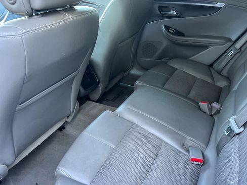 Used 2014 Chevrolet Impala LT w/ Convenience Package FWD image 4