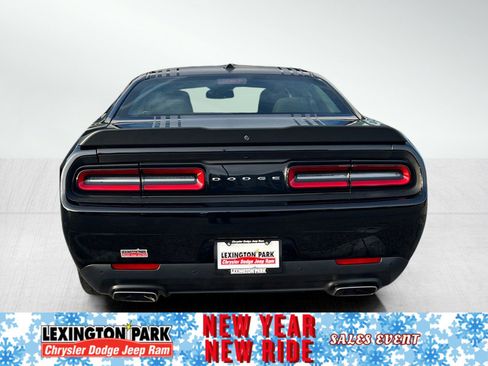 Used 2016 Dodge Challenger R/T image 6