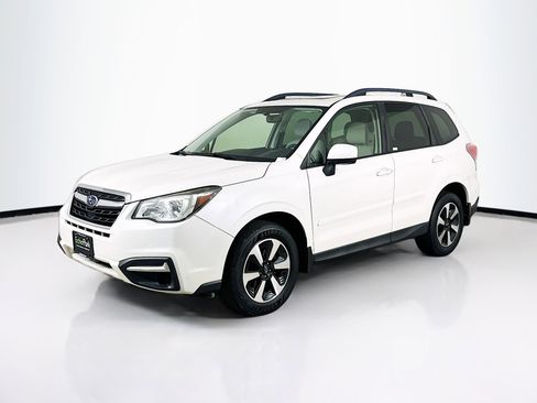 Used 2017 Subaru Forester 2.5i Premium w/ All-Weather Package AWD/4WD image 3