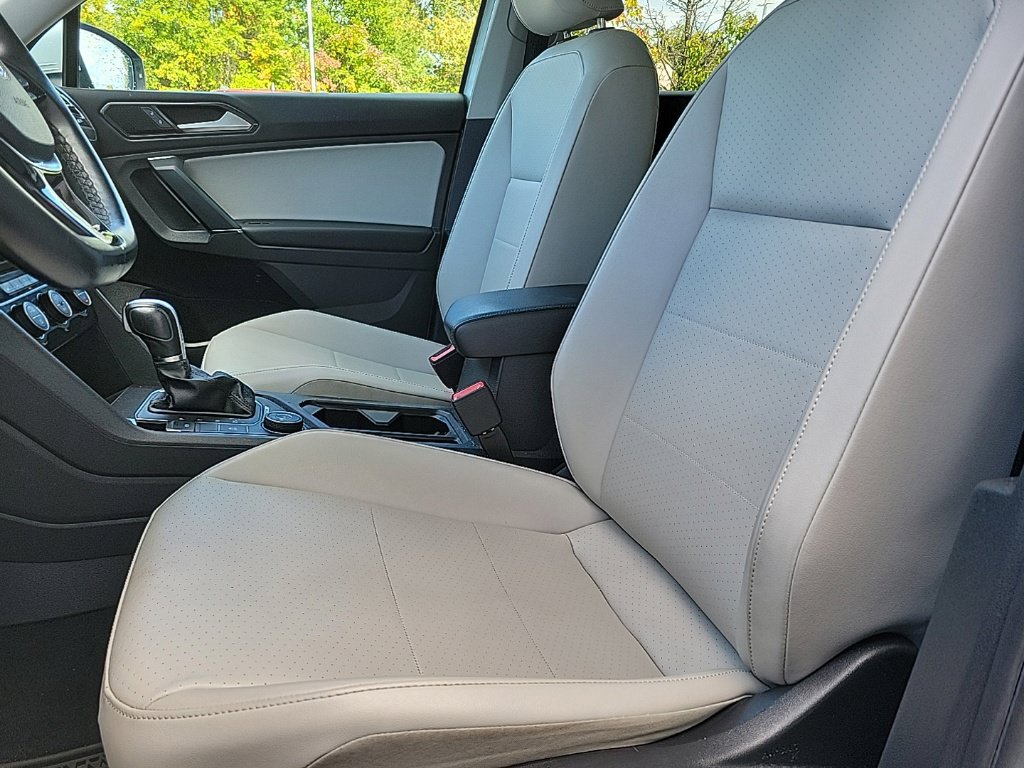 Used 2018 Volkswagen Tiguan SE w/ Panoramic Sunroof Package AWD/4WD image 7