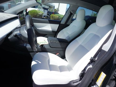 Used 2021 Tesla Model Y Long Range image 10