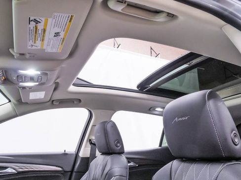 Used 2021 Buick Envision Avenir w/ Technology Package II image 10