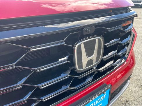 Used 2025 Honda Pilot TrailSport image 32